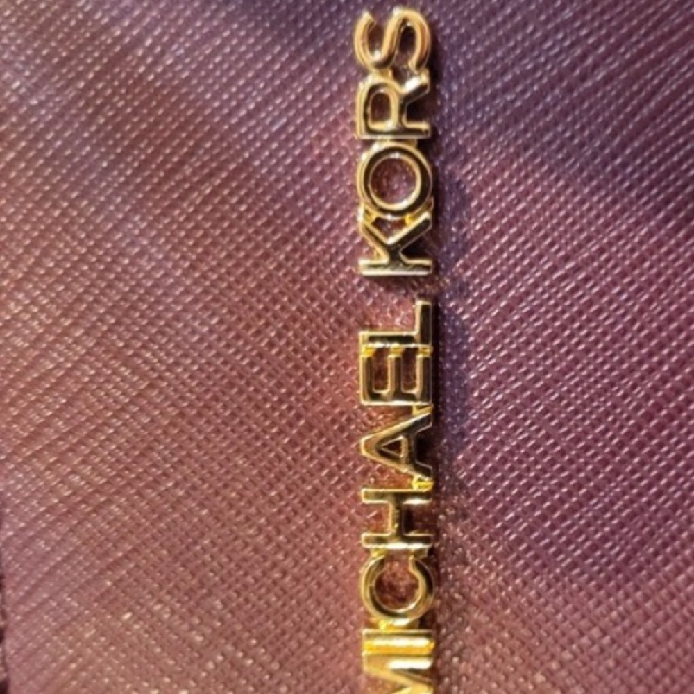 Michael Kors Gilly LeaterTote Bag with Gold Hardware Excellent Condition! - Picture 9 of 10